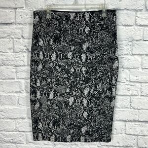 Apt. 9 Snakeskin Print Black and White Fitted Stretch Skirt Size Large